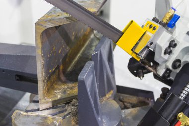 Metal işleme donanımları, yarı-otomatik şerit testere Makinası