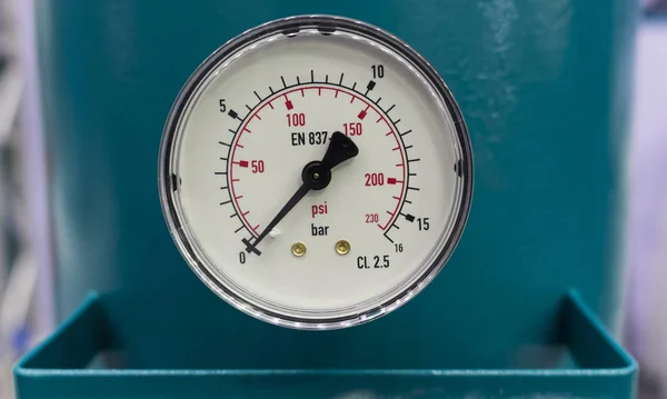 Presure gauge / gage in stall in a pressured tank of an air pump — Stock Photo, Image