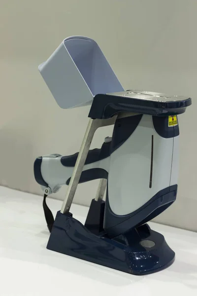 Ein tragbares Spektrometer für metallchemische Analysen — Stockfoto