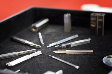 Araç ve küf üretimi için metal parçaları