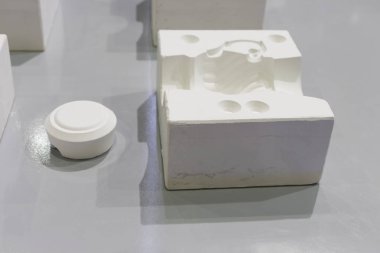 Seramik slip döküm üretim süreci için beyaz kalıp