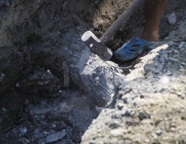 çekiç beton direğe çarptı 