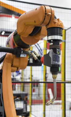 Otomotiv Sanayi için robot kaynak ;