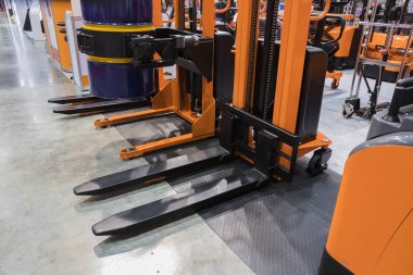 Depo endüstriyel handlift donatımı 