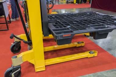 Depo endüstriyel handlift donatımı 