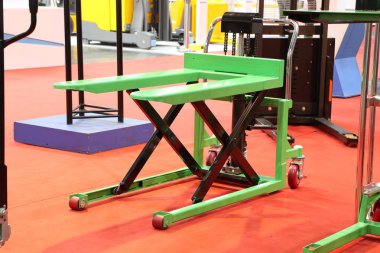 Depo endüstriyel handlift donatımı 