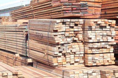 Kare rubberwood yığını 