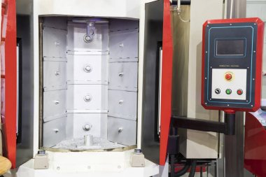 Patlama makine vurdu