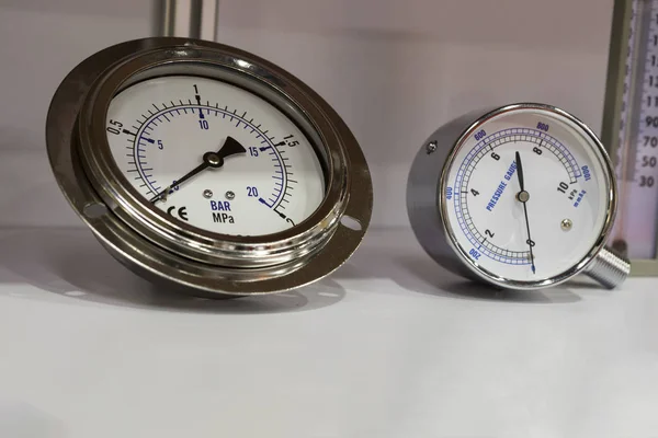 Pressure Gauges ; For air pressure checking