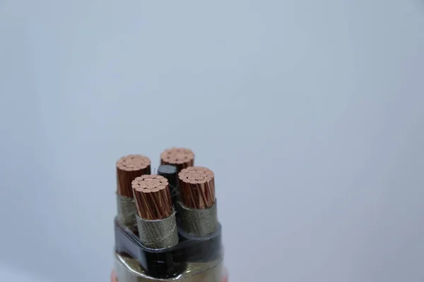 Os fios de cobre no cabo de alimentação elétrica — Fotografia de Stock