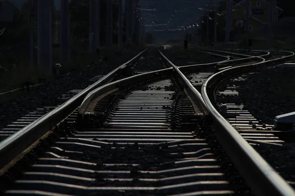 Plataforma de trem ao pôr do sol — Fotografia de Stock