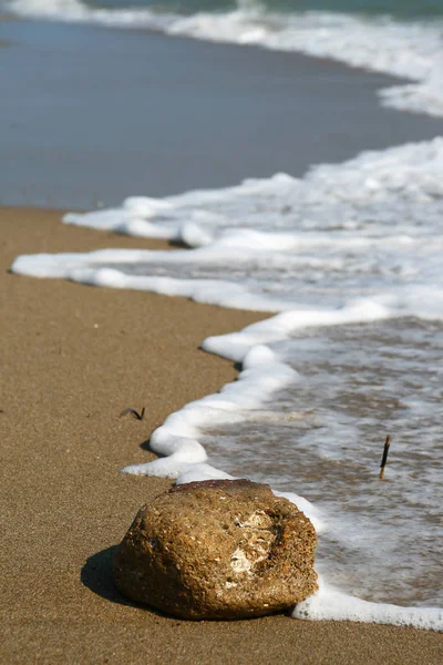 Ola suave del mar en la playa de arena — Foto de Stock