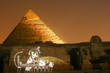 Gece LASE gösterisi khafre Piramidi
