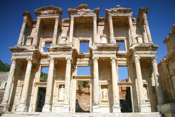 Πρόσοψη της αρχαίας βιβλιοθήκης Κελσίου στην Έφεσο της Τουρκίας — Φωτογραφία Αρχείου