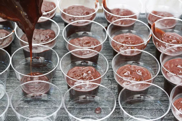 Lezzetli pirinç puding kase yakın tablo