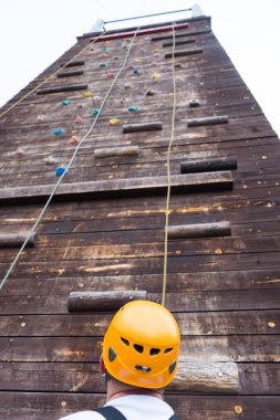 Emanet Macera Parkı, ahşap duvar tırmanışı 