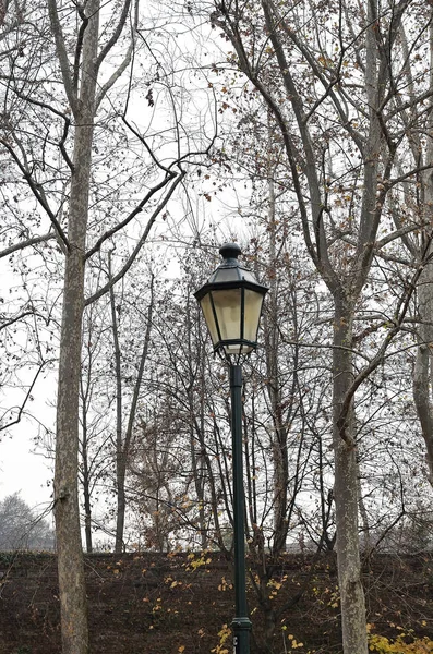 Lâmpada de rua velha para iluminação de rua — Fotografia de Stock