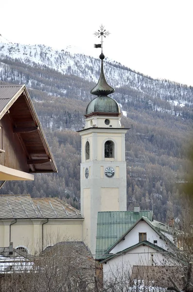 Soaring bell tower of mountain church — Stock Photo, Image