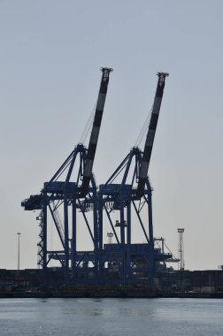 iki bağlantı noktası Vinçler büyük