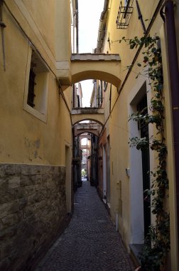 bir ülkenin Akdeniz sokakları gördü