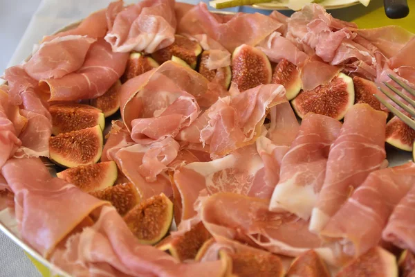 Piatto Fette Prosciutto Crudo Fette Fichi Ottimo Pranzo — Foto Stock