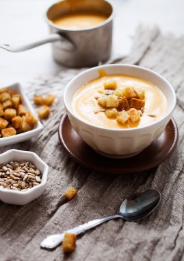 Tatlı patates ve Hindistan cevizi çorbası