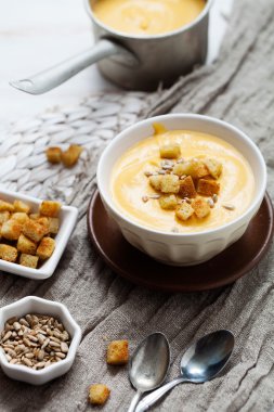 Tatlı patates ve Hindistan cevizi çorbası