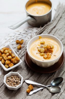 Tatlı patates ve Hindistan cevizi çorbası