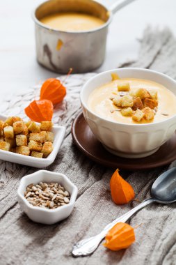 Tatlı patates ve Hindistan cevizi çorbası