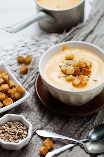 Сладкий картофель и кокосовый суп — стоковое фото