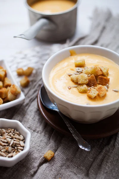 Tatlı patates ve Hindistan cevizi çorbası