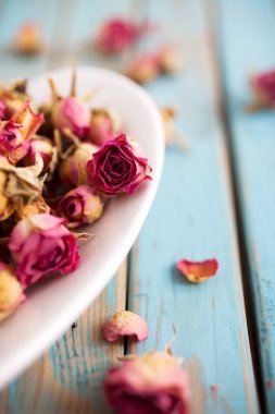 Güzel kurutulmuş güller 