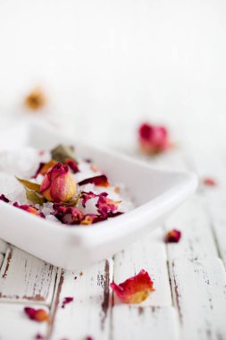 Ev yapımı banyo tuzu