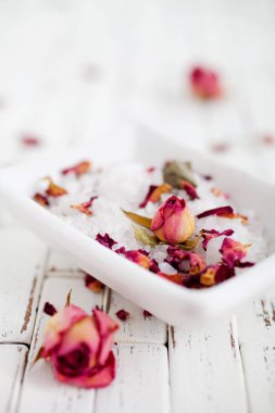 Ev yapımı banyo tuzu