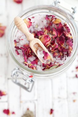 Ev yapımı banyo tuzu 