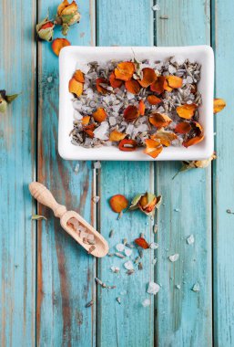 Ev yapımı banyo tuzu 