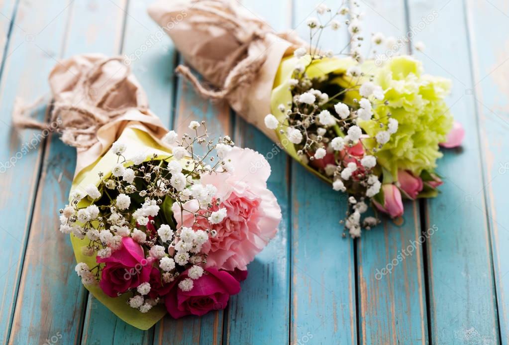 bouquets with roses and carnation