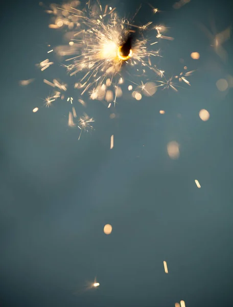 Wunderkerze brennt und glüht — Stockfoto