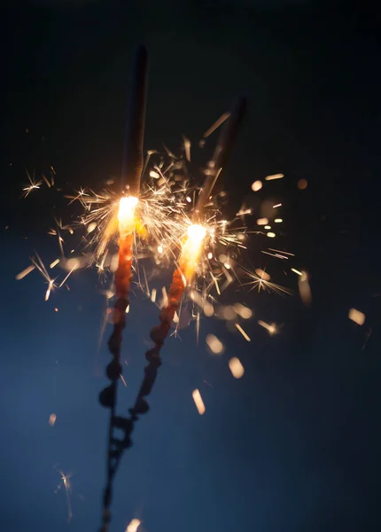 Dos Sparklers ardiendo — Foto de Stock