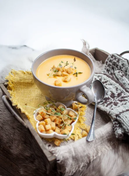 Heiße Wintersuppe mit Kartoffeln — Stockfoto