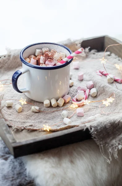 Chocolate with peppermint and marshmallows — Stock Photo, Image