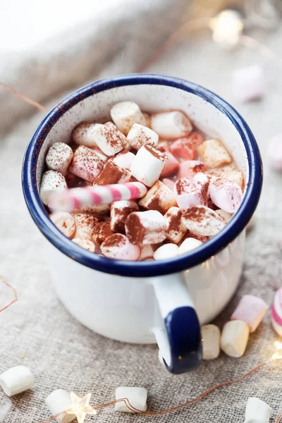 Chocolate caliente y malvaviscos — Foto de Stock