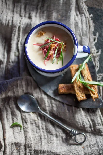 Tütsülenmiş Ren geyiği etli çorba — Stok fotoğraf
