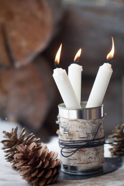 açık havada mumlar yanan 