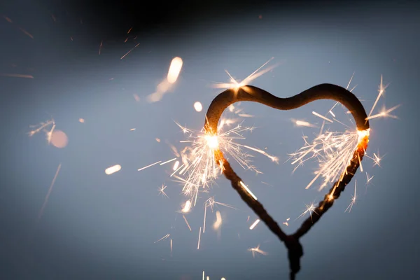 Heart shape sparkler — Stock Photo, Image