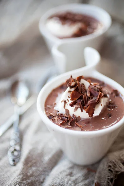 Chocolade pudding met slagroom — Stockfoto