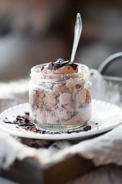 Шоколадное мороженое — стоковое фото