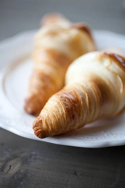 Domácí francouzské croissanty — Stock fotografie