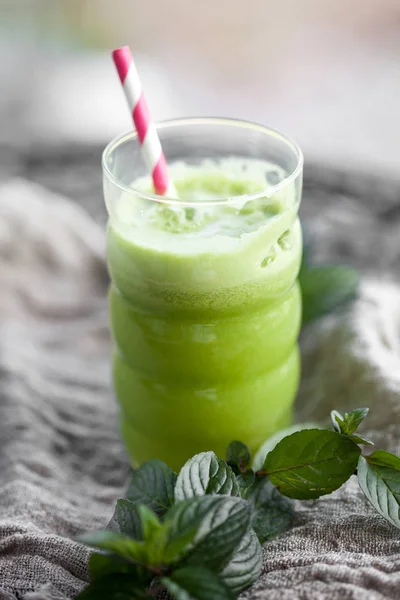 Grön färsk juice — Stockfoto