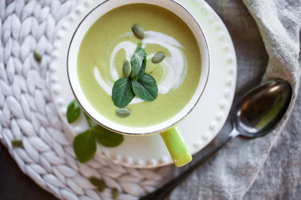 Grüne Erbsensuppe — Stockfoto